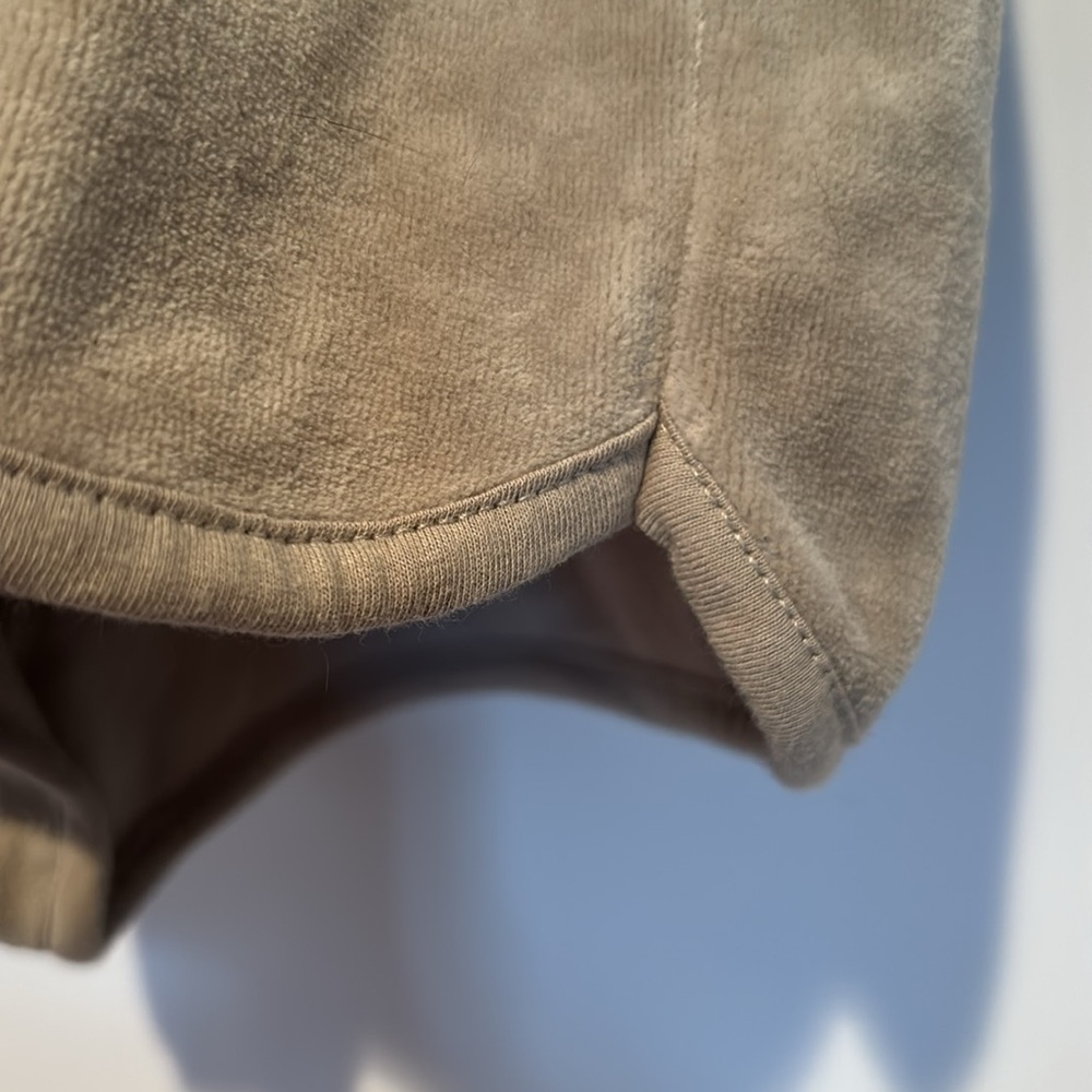 Fear of God Essentials velour short shorts in sea foam green - Picture 2 of 12